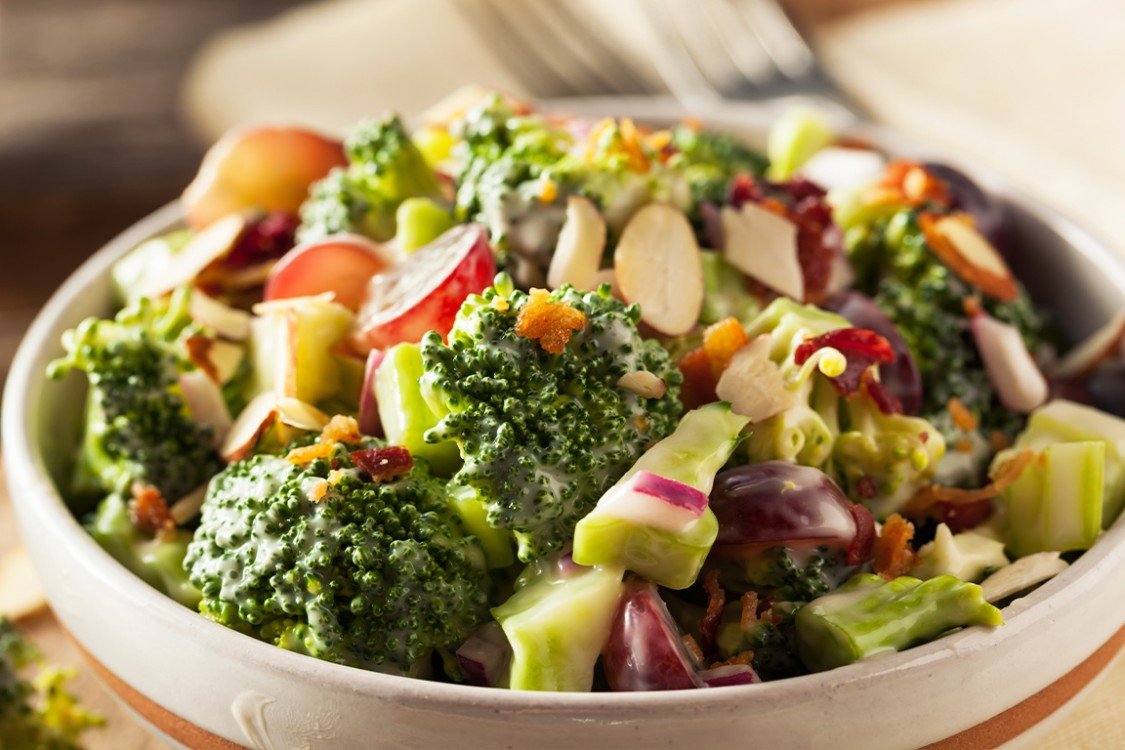 Salade de brocolis aux raisins et pignons – Recette équilibrée Body Mission LR