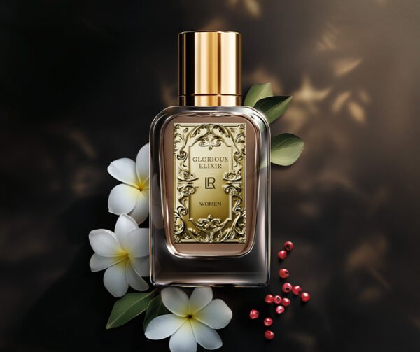 Flacon du parfum LR Glorious Elixir pour femme, entouré de fleurs de jasmin et de baies rouges.