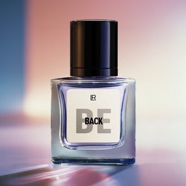 Bouteille du parfum LR BE BACK, un parfum boisé-ambré pour homme, qui évoque la confiance et le retour. Disponible sur produit-lr.fr