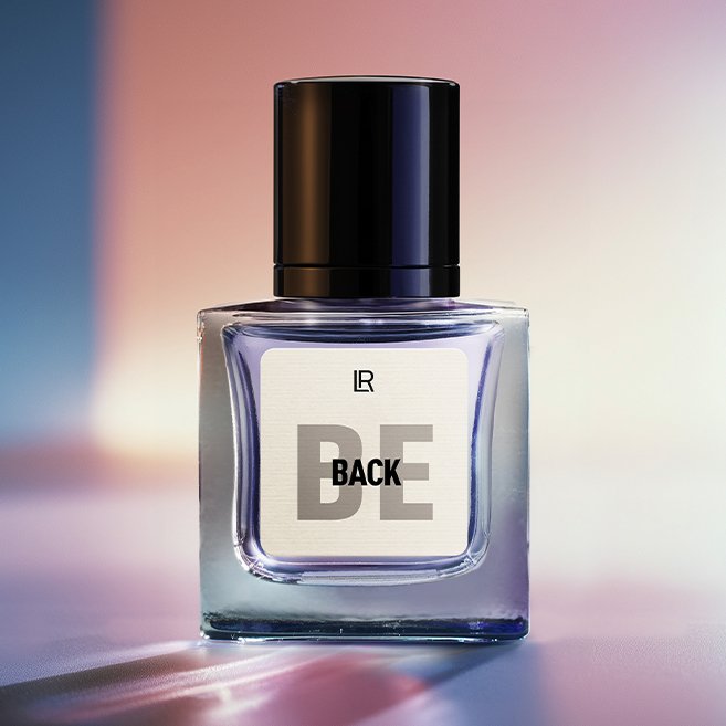 Bouteille du parfum LR BE BACK, un parfum boisé-ambré pour homme, qui évoque la confiance et le retour. Disponible sur produit-lr.fr
