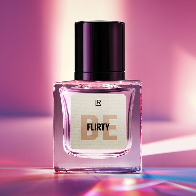 Bouteille du parfum LR BE FLIRTY, un parfum floral-fruité-élégant pour femme, qui évoque la séduction et la légèreté. Disponible sur produit-lr.fr