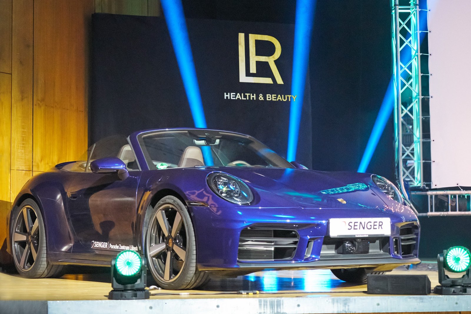Porsche désormais présente au Senger/LR Experience Center